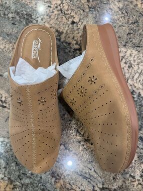 Shibever Tan Perforated Floral-Accent Slip-On Mules